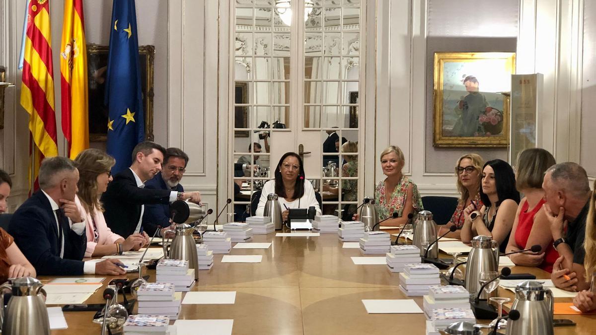 La Junta de Síndics, reunida este miércoles en las Corts para ordenar el pleno de la Diputación Permanente