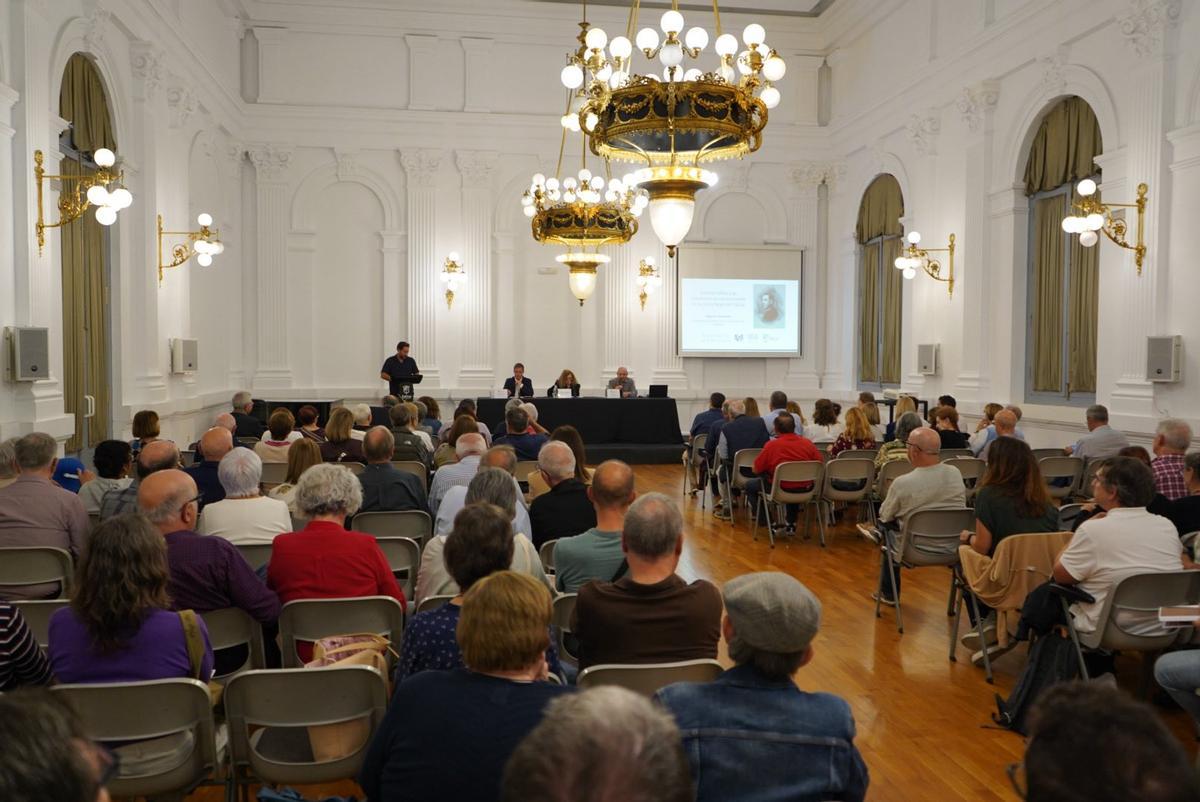Inauguración del ciclo de conferencias de Gonzalo Viñes en la Casa de la Cultura de Xàtiva.