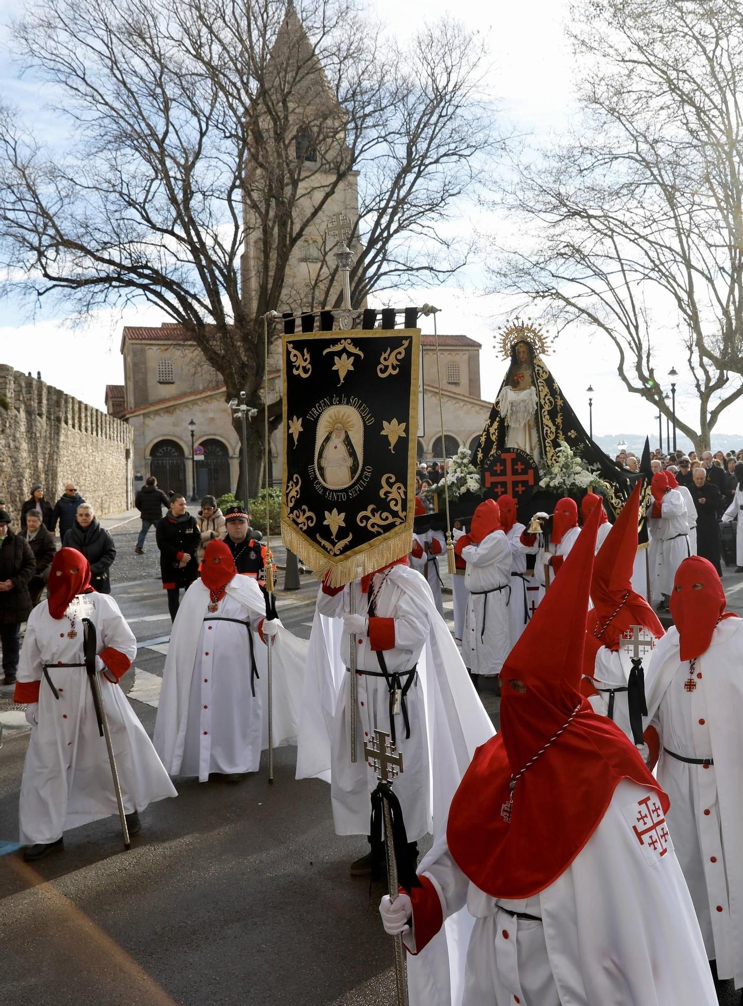 Así fue la procesión del Sábado Santo en Gijón (en imágenes)