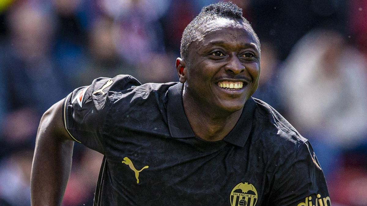 Umar Sadiq, celebrando un gol