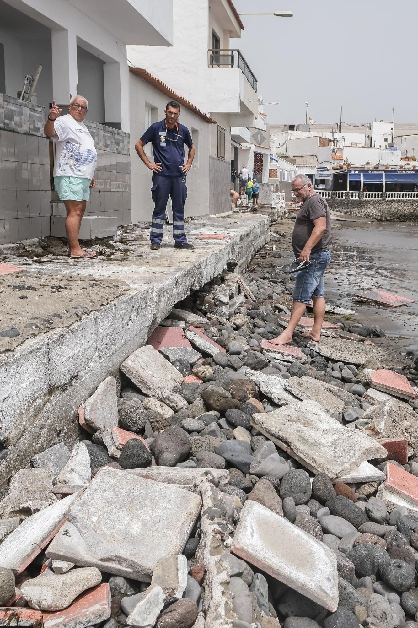 Destrozos del temporal de mar en la costa de Telde