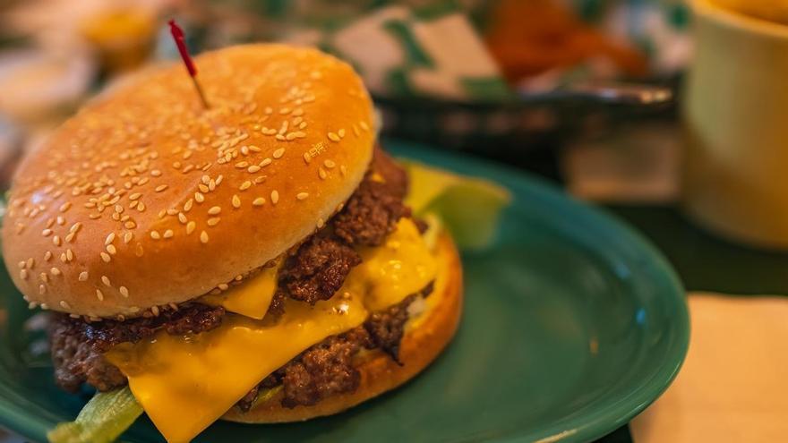 El despedido trabajaba en una cadena de hamburgueserías