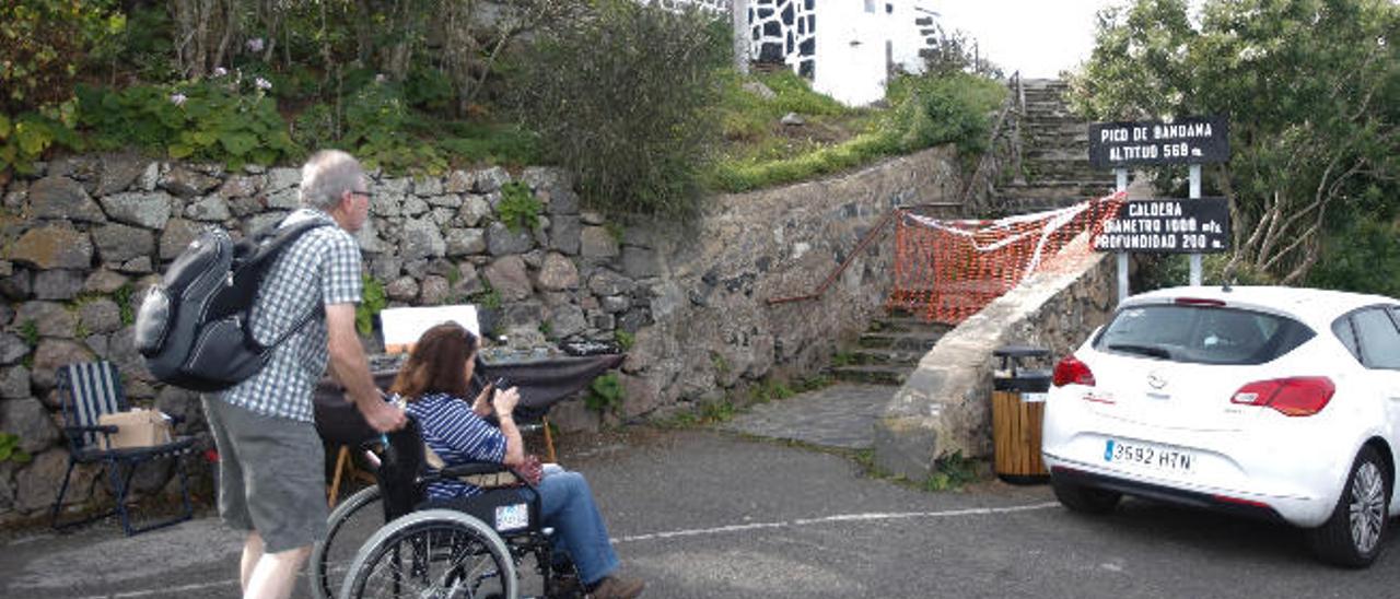 Parte del derrumbe de la ladera sobre el acceso al búnker.