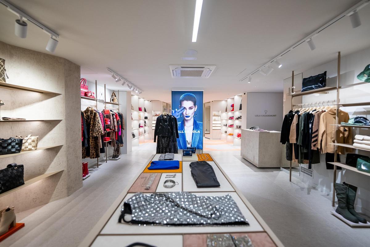 Interior de la tienda de Lola Casademunt en Rambla Catalunya con València.