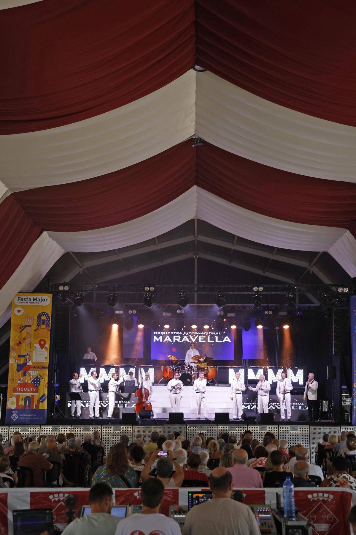 Les imatges de l'Orquestra Maravella a la Festa Major de Caldes de Malavella