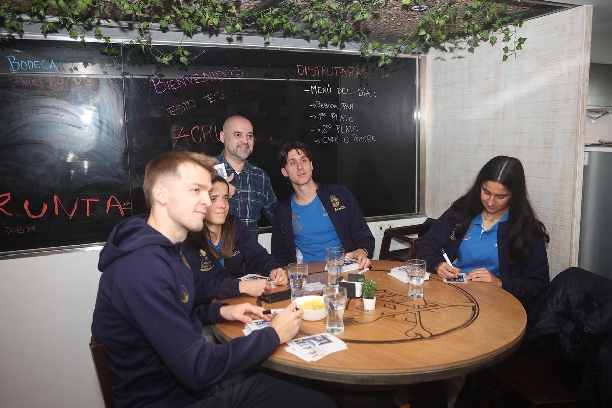 Inaugurada la peña deportivista Acrunia en Vioño