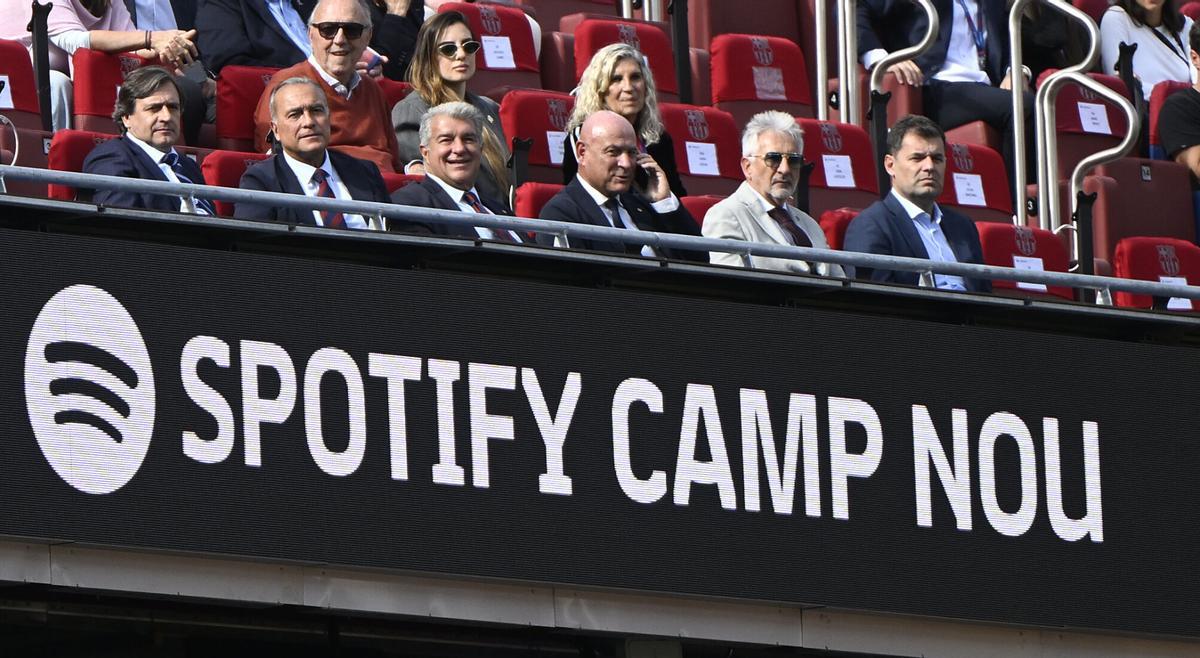 Laporta estudia moure la llotja per seduir la UEFA