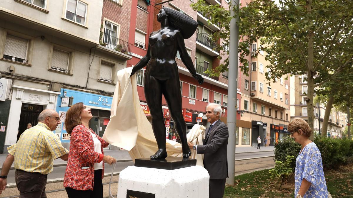 La escultura se ha inaugurado este martes con la presencia de familiares de Ricard Sala.