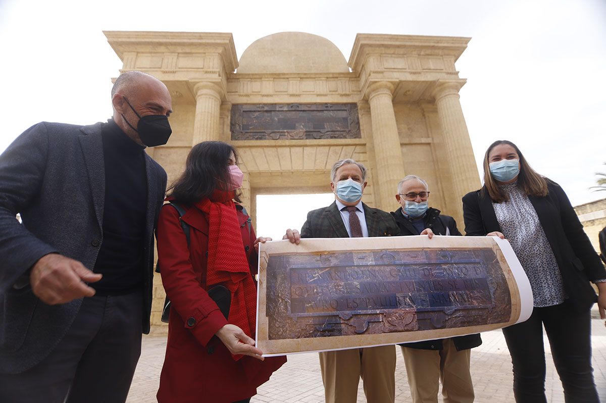 En imágenes el fin de la restauración de la Puerta del Puente