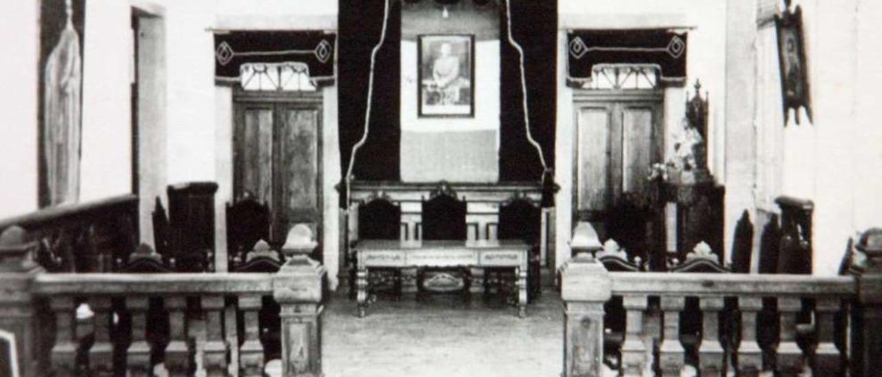 Imagen del salón de plenos de A Estrada en el año 1942.