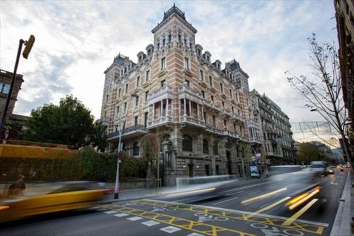 Sede 8 El edificio sigular de Mutua Universal en la calle Balmes.