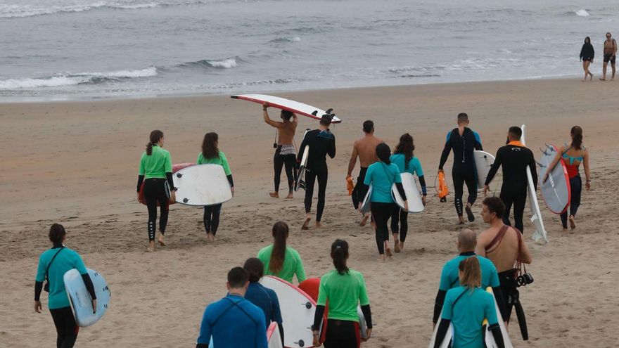 Fin a la polémica del surf en Salinas: el juez autoriza el precinto del club que operaba &quot;sin licencia&quot; desde hace años