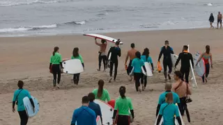 Fin a la polémica del surf en Salinas: el juez autoriza el precinto del club que operaba "sin licencia" desde hace años