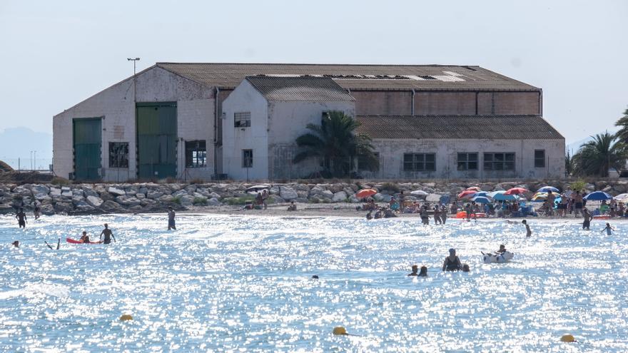 Costas asegura que trabaja en alternativas para poner en valor la zona de Vatasa en Santa Pola