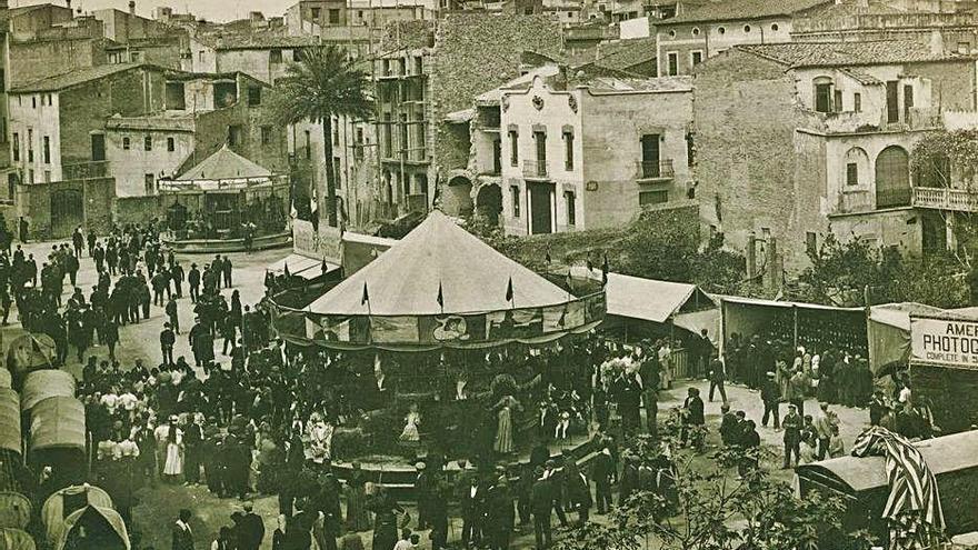 Les atraccions sobre la plaça de la Palmera el 1908.