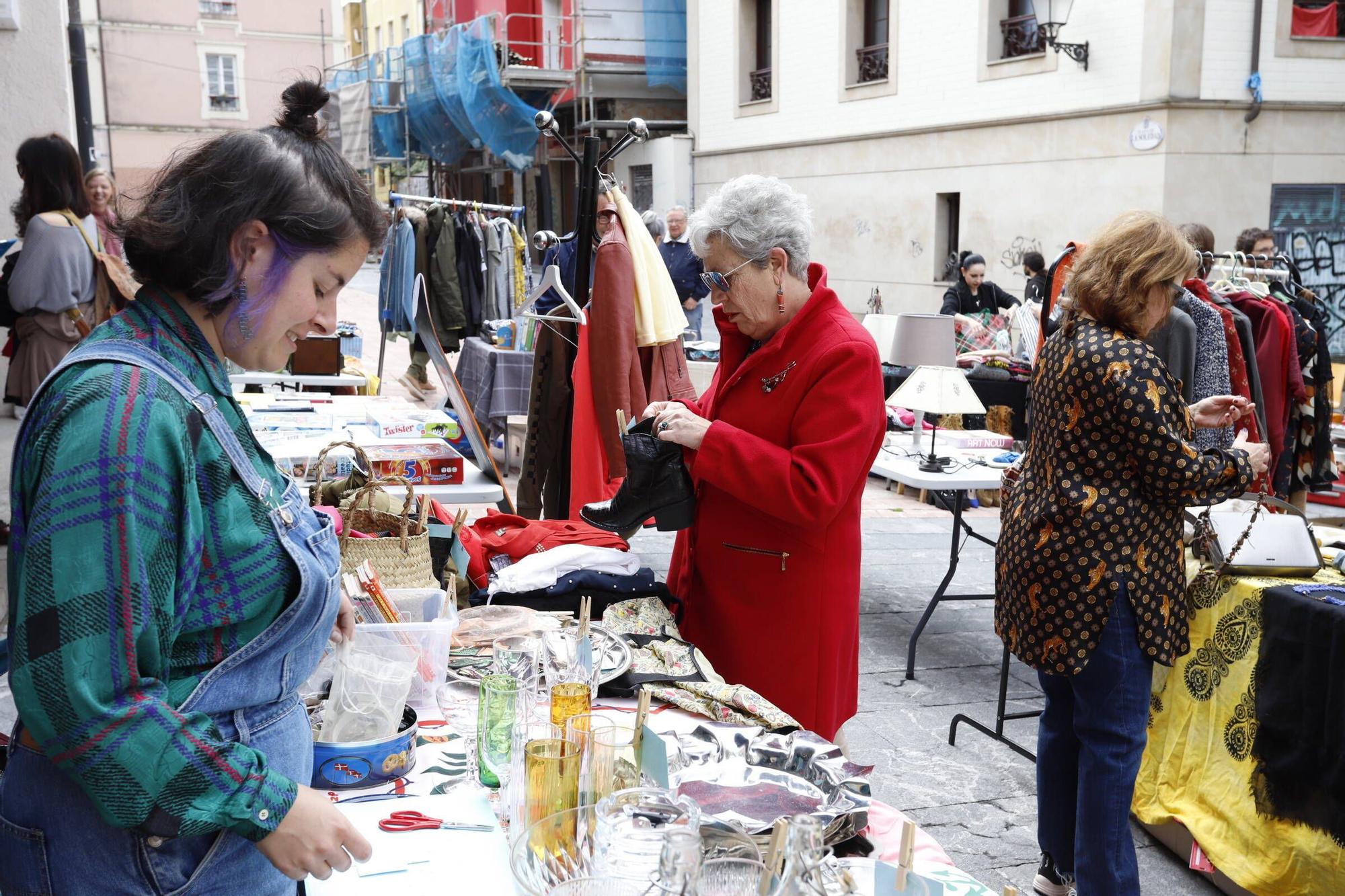 En imágenes: El barrio de Cimadevilla organiza un mercadillo de primavera