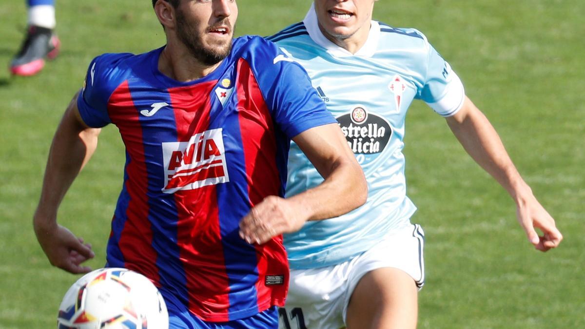 Jugadores del Eibar y del Celta.