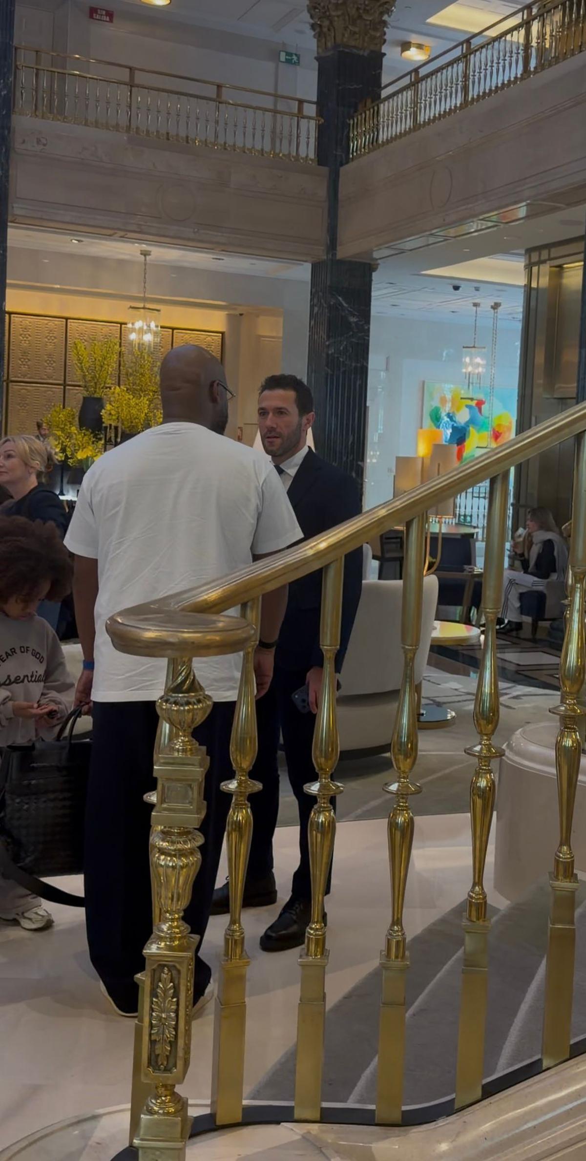 Reunión entre Hugo Viana, director deportivo del Manchester City, y Moussa Sissoko, agente de Démbéle