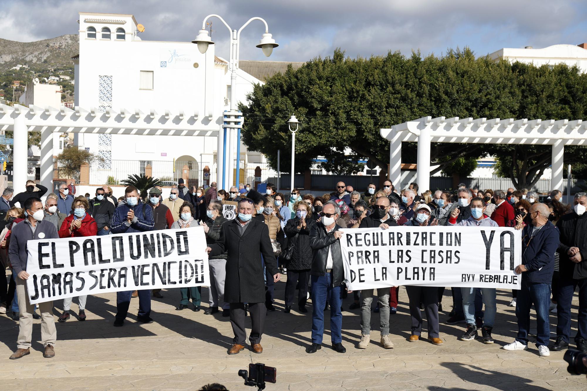 Protesta de vecinos de El Palo y Pedregalejo para pedir mejoras en la zona