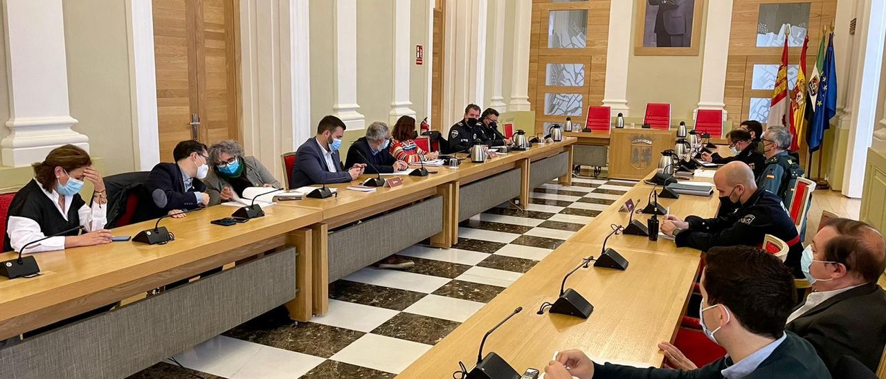 Un momento de la celebración de la junta local de seguridad, esta mañana en el ayuntamiento.