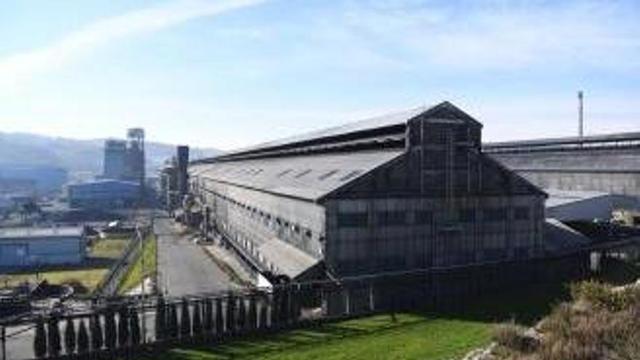 Exterior del recinto de Alcoa en A Coruña. // C. P.