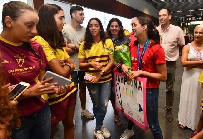 22/07/2019 TELDE.  Llegada al aeropuerto de Gran Canaria de Elena Melían, medalla en el Mundial de Sincronizada.  Fotógrafa: YAIZA SOCORRO.  | 22/07/2019 | Fotógrafo: Yaiza Socorro