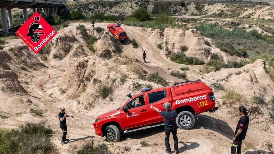 Un curso de los bomberos de la Diputación mejora su destreza al volante ante inundaciones o nevadas