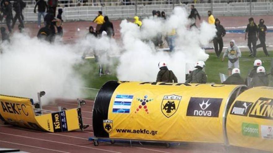 La violencia de los ultras le cuesta la categoría al AEK