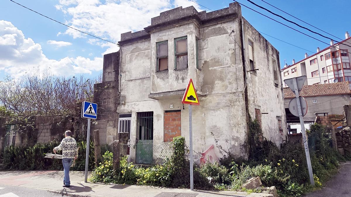 La vivienda, en estado ruinoso, está en la calle Ceboleira, cerca de Martínez Garrido y a solo 350 metros de la que se desokupó en Sagunto