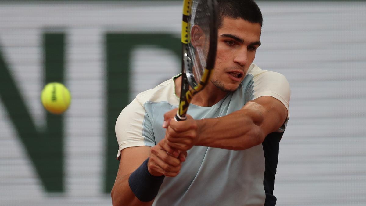 Carlos Alcaraz, en el partido ante el argentino Lóndero contra el que ha debutado en Roland Garros