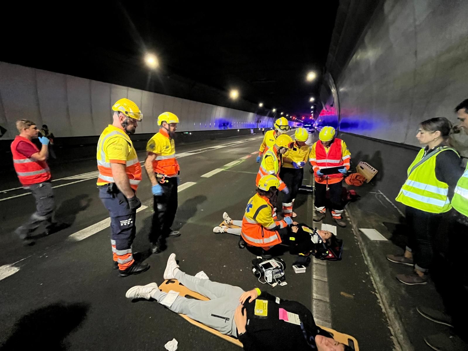 Les imatges del simulacre d&#039;accident de trànsit i incendi a l&#039;interior del túnel de Bracons