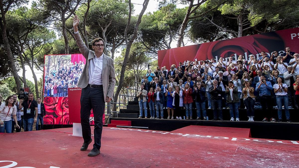 El líder del PSC, Salvador Illa, con alcaldes y alcaldables del partido