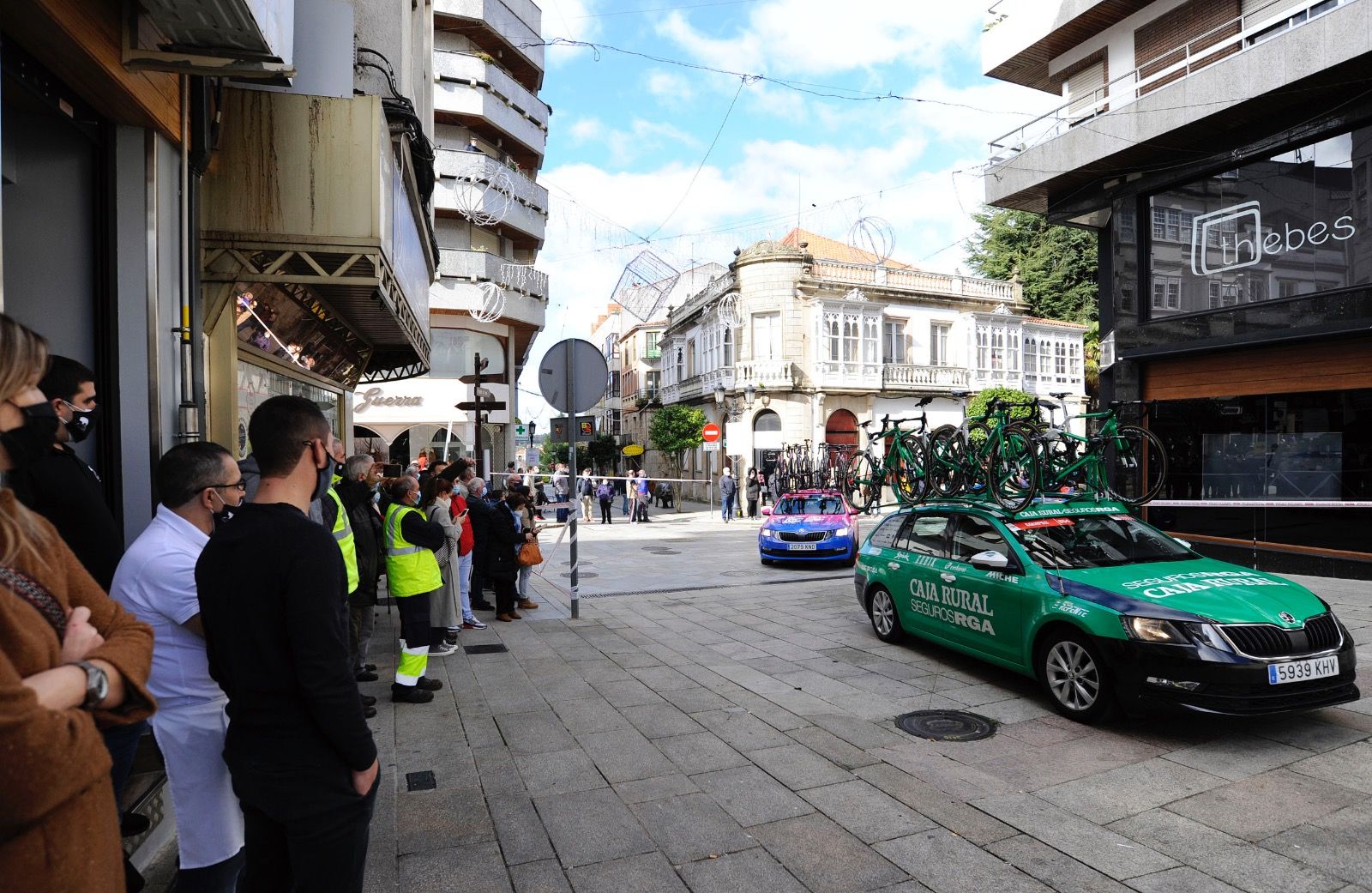 La serpiente multicolor de la Vuelta a España, a su paso por Galicia