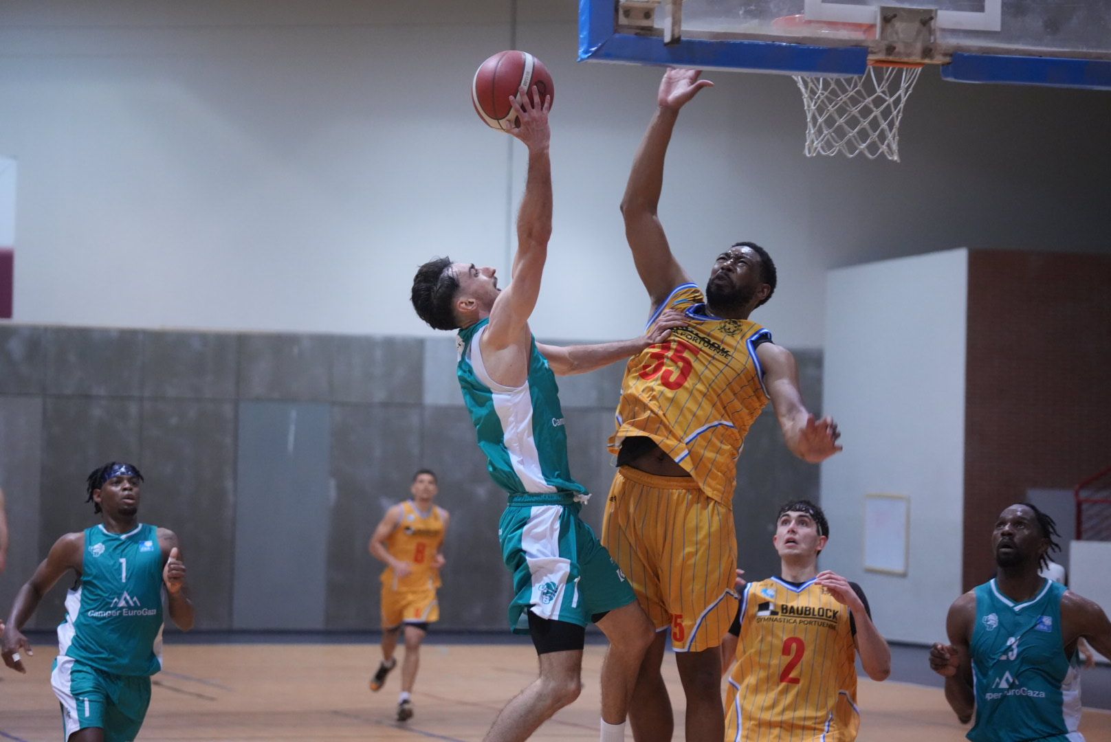 UCB Córdoba-Gymnástica Portuense: el partido de la Liga EBA en imágenes