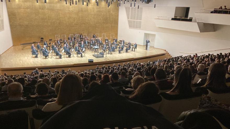 La Policía Local de Alicante estrena su himno en un concierto ante un millar de personas