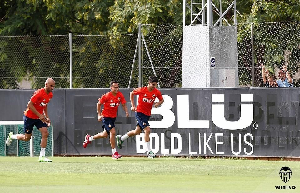 Las imágenes del primer entrenamiento de Gabriel Paulista con el Valencia