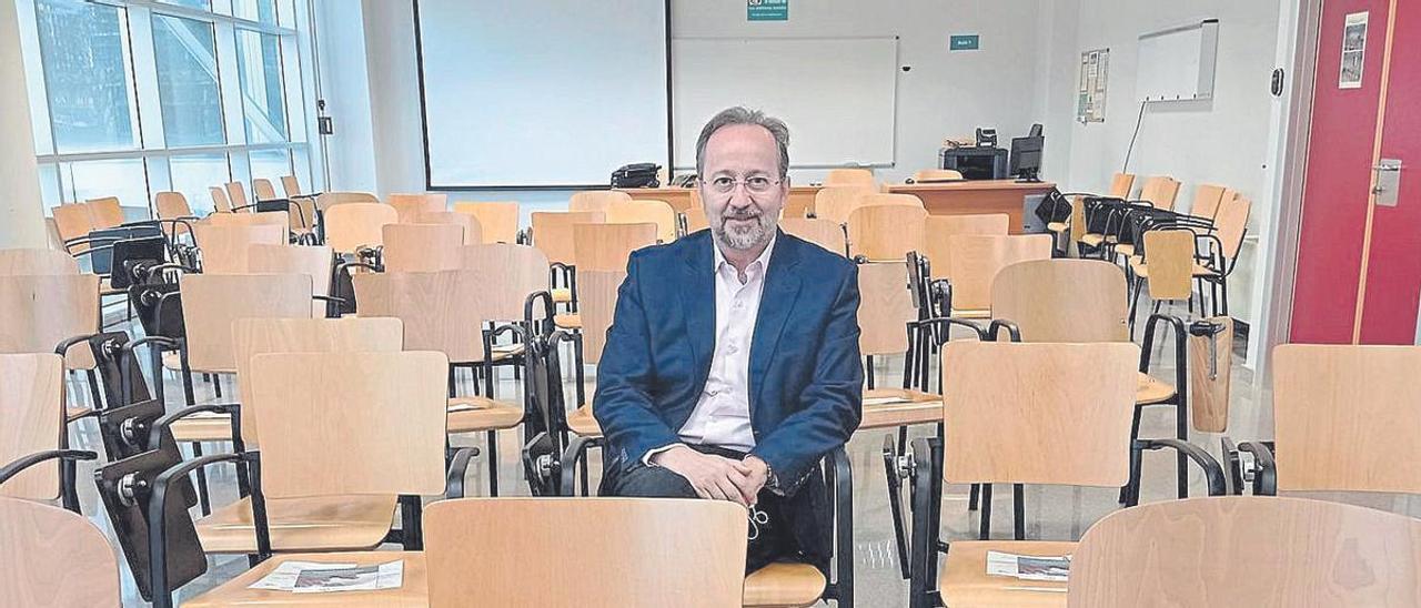 José Carlos Bermejo, en un aula del Miguel Servet.