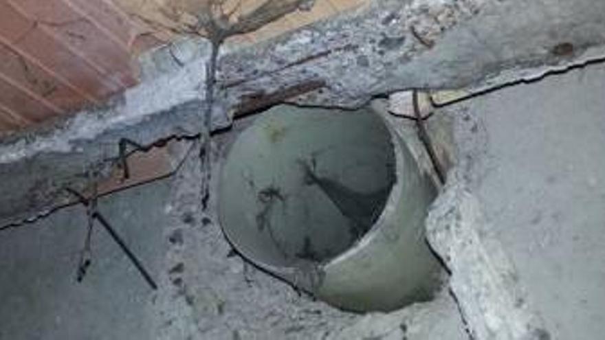 Los bomberos desalojan su retén Oeste por problemas en la estructura del edificio