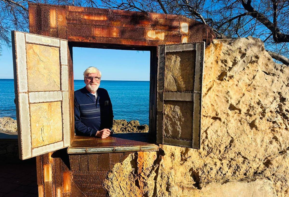 Mit sich im Reinen: der Gastronom Herbert Hauer am Strand von Cala Millor.  | FOTO: MIRKO PERKOVIC