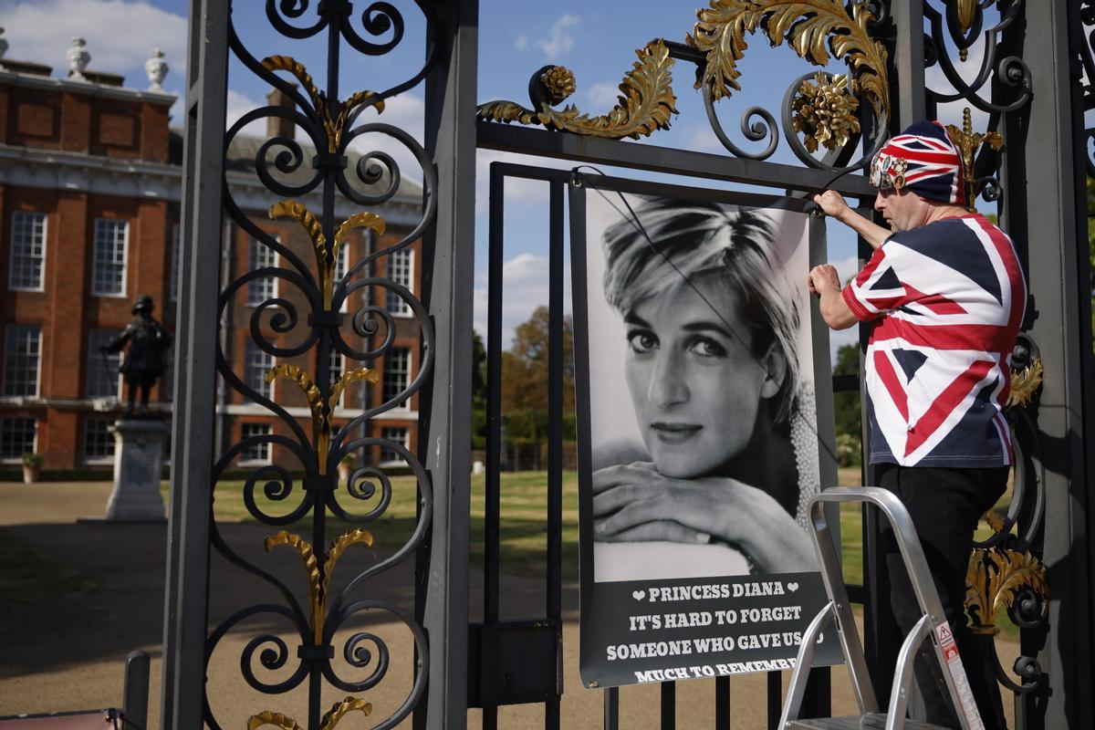La monarquia britànica torna a cotitzar a la baixa malgrat superar la crisi per Diana