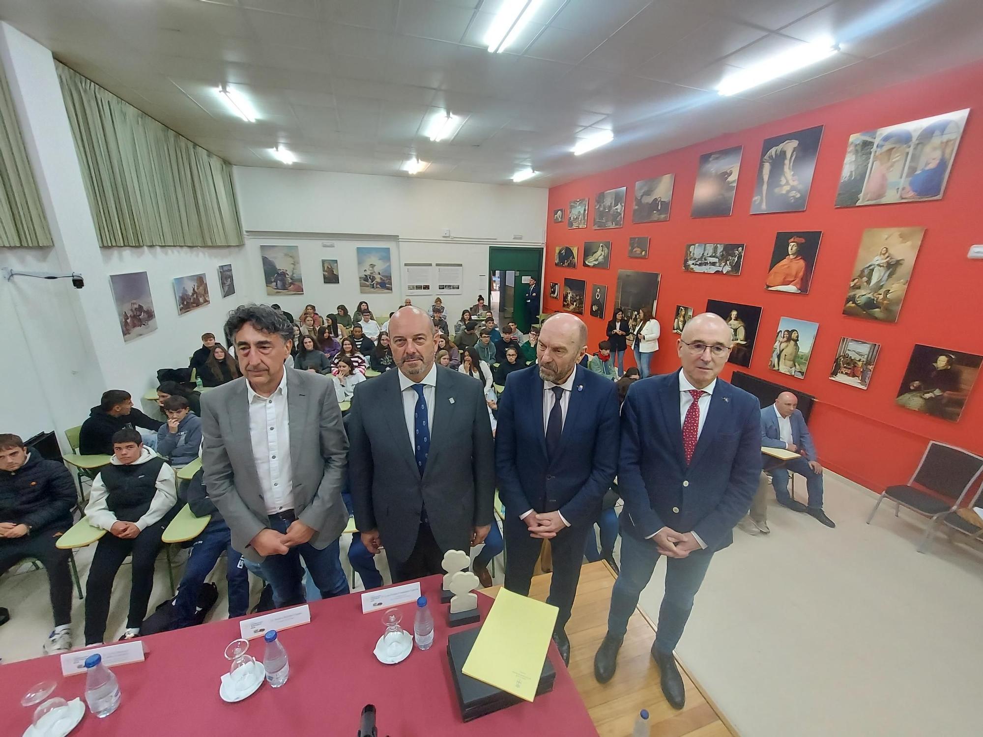 En imágenes: La visita del presidente del Senado a Vegadeo