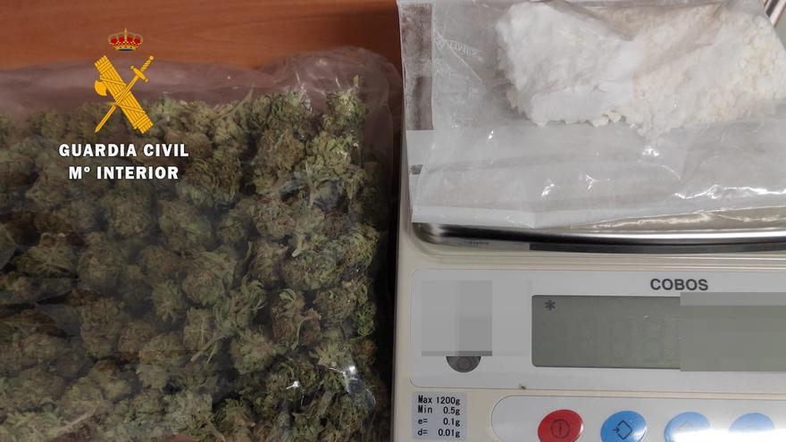 Pillan a un hombre con cocaína y 100 gramos de cogollos de marihuana en un control de tráfico en Zamora