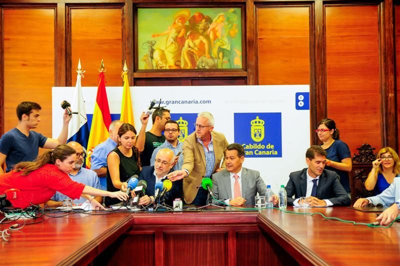 Firma del convenio para reforestar Veneguera