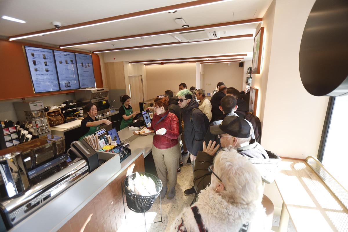 Starbucks en la planta calle