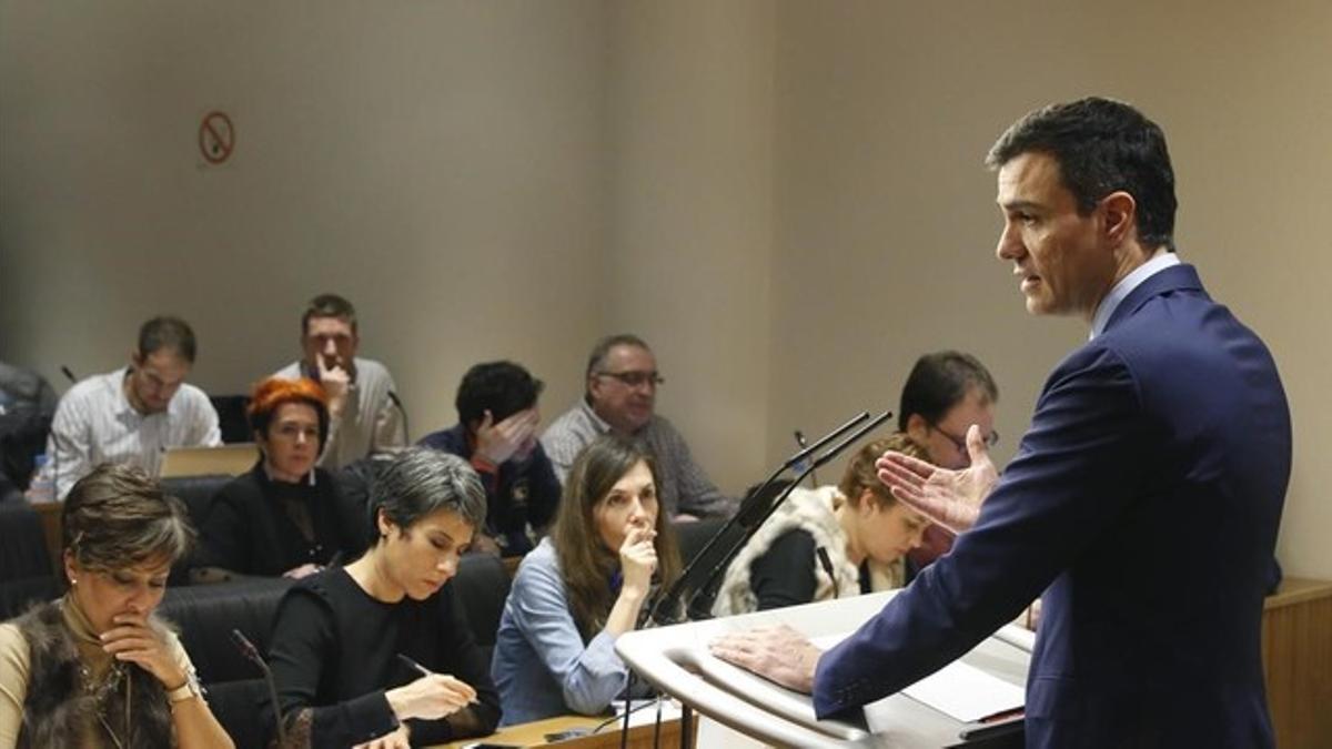 Pedro Sánchez, tras su reunión con Mariano Rajoy en el Congreso, este viernes.