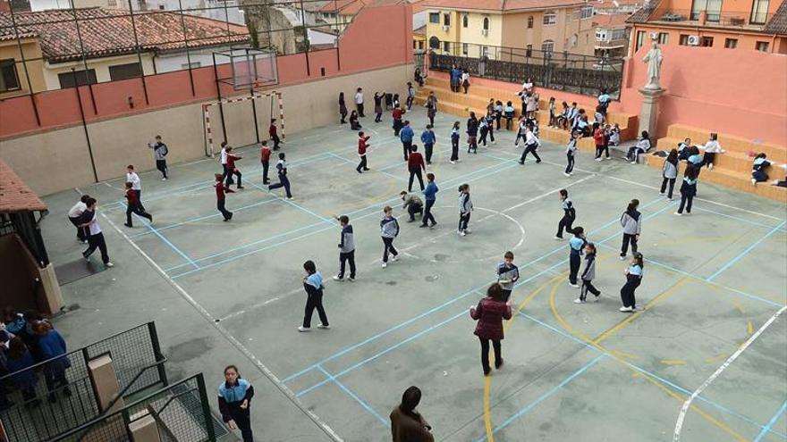 PSOE y Plasencia en Común llevan al pleno el servicio de limpieza