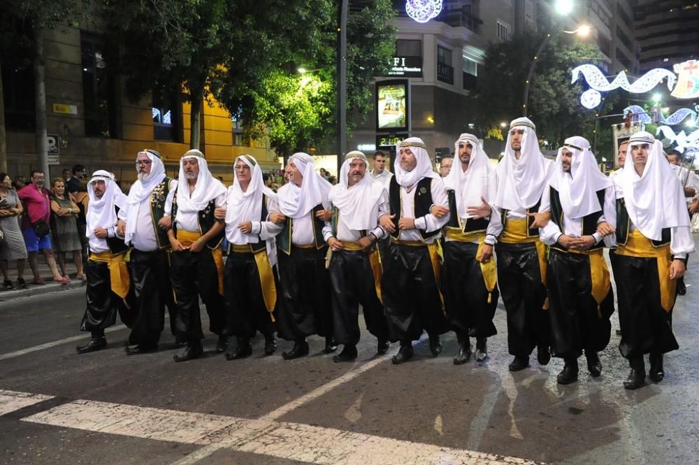 Desfile de Moros y Cristianos por las calles de Mu