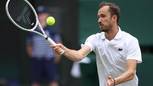 Daniil Medvedev, uno de los deportistas rusos que estará en los JJOO de París, durante las semifinales de Wimbledon frente a Carlos Alcaraz.