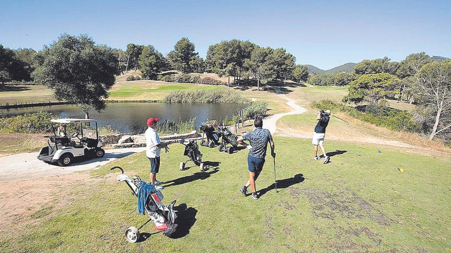 Un momento del Torneo Terrenauto celebrado durante la mañana de ayer en las instalaciones del club Golf Ibiza, en Roca Llisa.