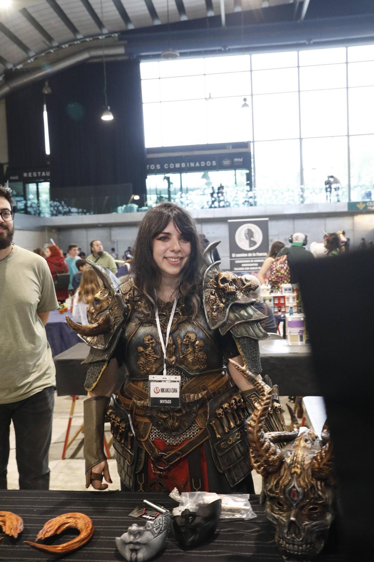 Alejandra Pérez "Anhyra" en su mesa del evento.